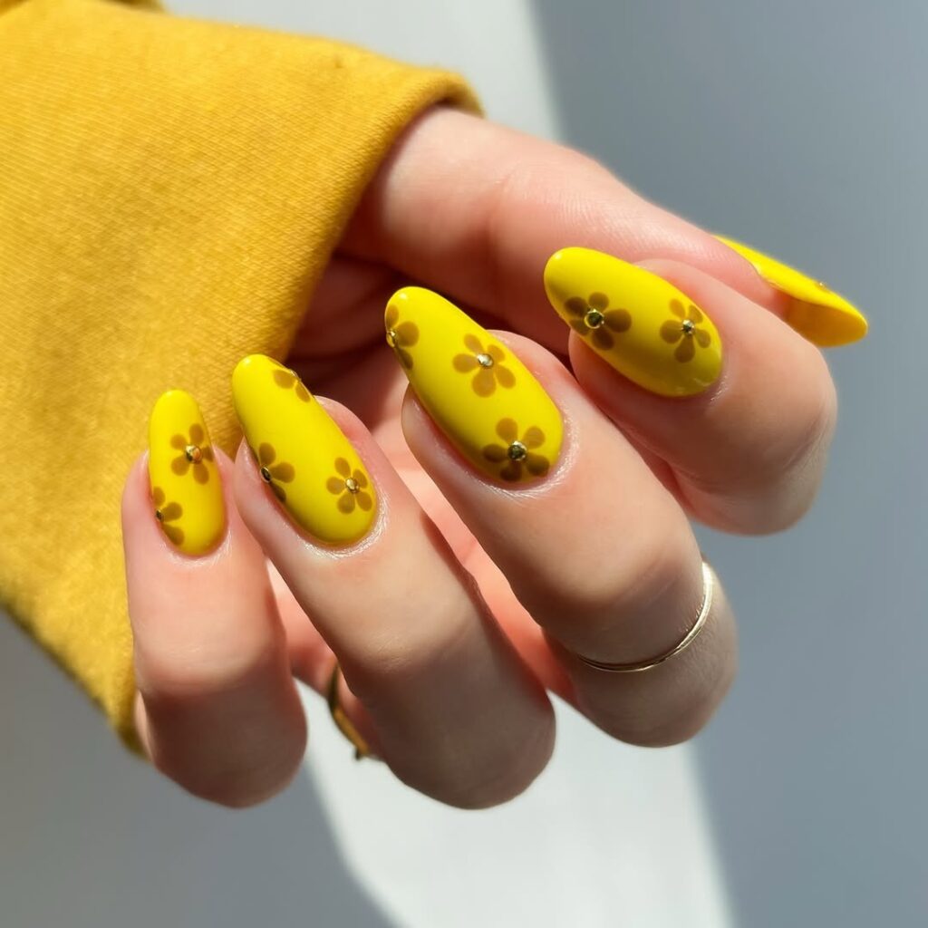 yellow nails