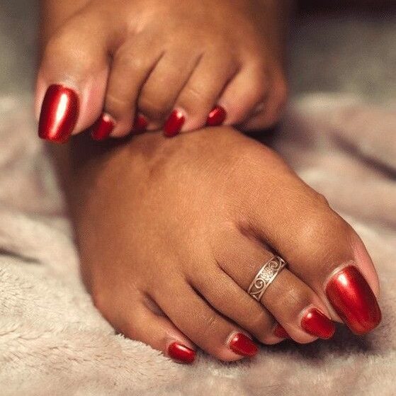 deep red nails for dark skin