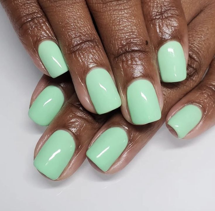 mint green nails
