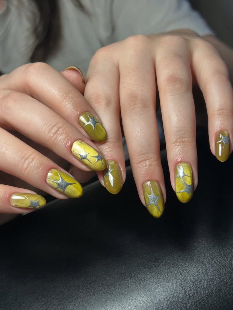 yellow nails